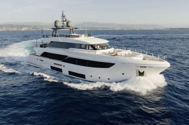 הזדמנות ייחודית ונדירה בבלעדיות באקוה מרינה:  Custom Line Navetta 33 שנת 2022 למכירה הסירה במצב מוקפד ומתוחזק מבעלים ראשון. 

דגם ייחודי עם קבינה שישית על גבי הדק העליון – תצורה נדירה המאפשרת לינה נוחה ל־12 אורחים. העיצוב של Zuccon International Studio בשילוב תכנון הפנים של Ferretti Group מעניקים תחושת מרחב, אור ופרטיות, ברמת גימור גבוהה במיוחד.
היאכטה מצוידת במנועי MAN V12 1400 MHP, מערכת ייצוב מתקדמת, ופתרונות טכנולוגיים למערכות מים, אנרגיה וניהול כלי שיט.

🌊 אורך: 33 מ׳ | רוחב: 7.5 מ׳
🌊 טווח הפלגה של כ־1,200 מייל ימי במהירות שיוט
🌊 5 קבינות אורחים + קבינה נוספת
🌊 מערכות Seakeeper + Fin Stabilizers
🌊 מערכת 5G עם 21 נקודות גישה, מצלמות, וטכנולוגיות נוספות

מחיר מבוקש: €11,950,000 (לא כולל מע״מ)
צרו קשר לפרטים המלאים