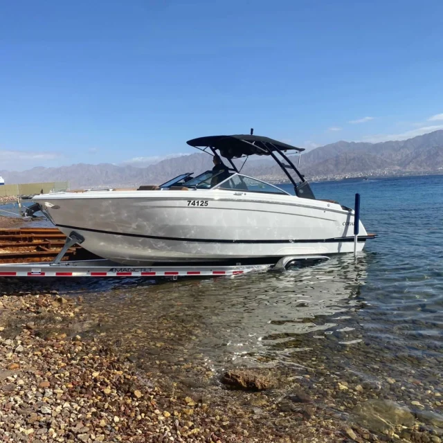 למכירה באקוה מרינה | Cobalt R8 | שנת 2023
סירת הברך המפוארת והמתקדמת ביותר בקטגוריית רישיון 13 🚤

שמורה מאוד ומאובזרת בקפידה: 
מנוע MerCruiser V8 עוצמתי של 430 כ"ס, גשר סקי חשמלי, ריפודים בגימור מאוד גבוה ובטכנולוגיה שפחות מחממים בשמש. מערכת שמע Harman Kardon וכל מה שצריך ליום מושלם על המים. 

ביצועים מרשימים, נוחות בלתי מתפשרת ועיצוב יוקרתי, סירה למי שמחפש איכות אמיתית. 

👈 כנסו לפרטים המלאים באתר: https://aquamarina.co.il/catalog_yad_2/cobalt-r8-3/
📞 או התקשרו: אדווין - 0507485868